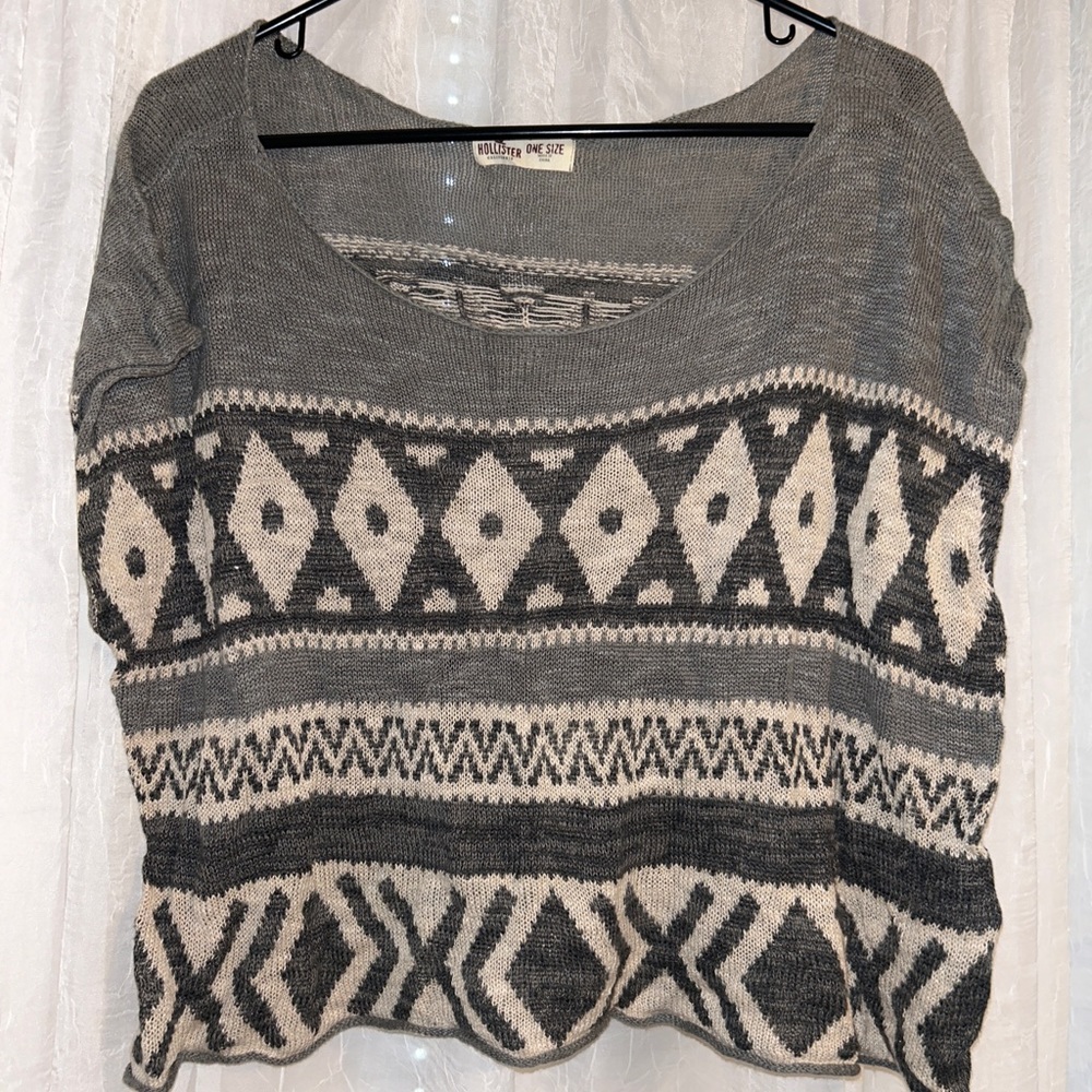 HOLLISTER SWEATER